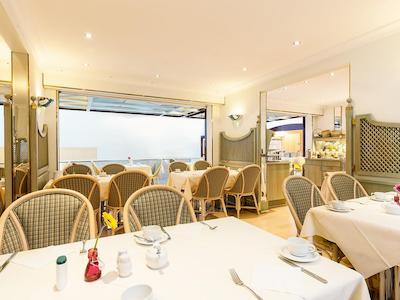 لیوینگ هتل گرسر کورفورست