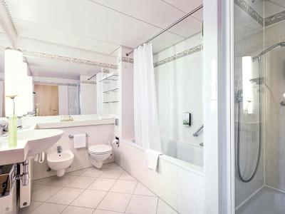 لیوینگ هتل گرسر کورفورست