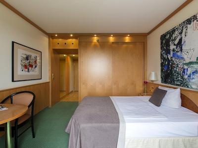 لیوینگ هتل گرسر کورفورست