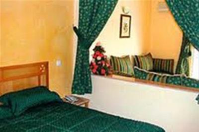 گولدن بیچ اپارت هتل