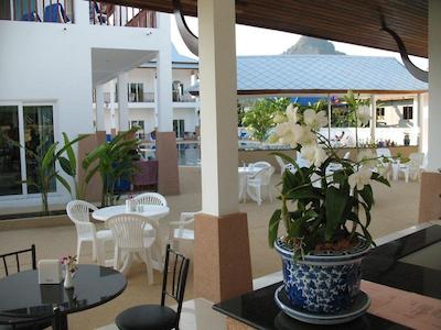 نادیوانا سرویسد اپارتمنتز