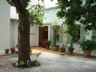 اوبرج رزندال گوست فارم