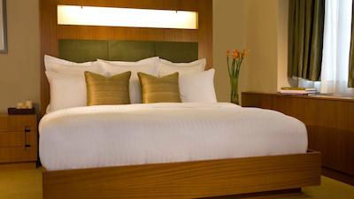 رنیسانس نو یرک هتل 57