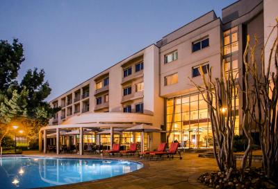 گاردن کورت ایستگات