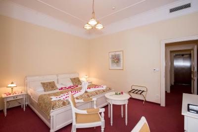 آلقوش دونتون هتل