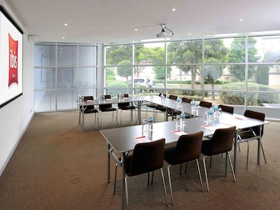 ایبیز ملبورن گلن واورلی