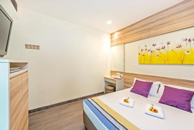 هتل 81-دیکسون