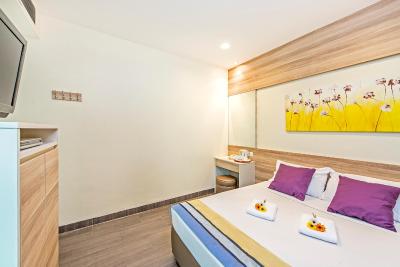 هتل 81-دیکسون