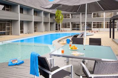 اپلو هتل رتروا