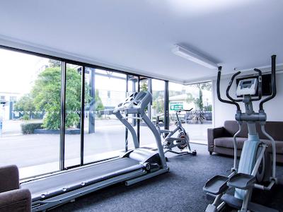 اپلو هتل رتروا