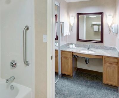 هموود سویتز بای هیلتون اُرلاندو-وکف اریا