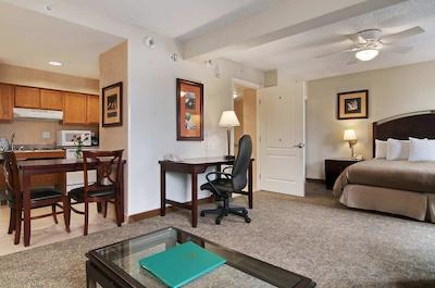 هموود سویتز بای هیلتون اُرلاندو-وکف اریا