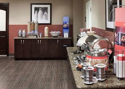 هامپتون این اند سویتز نرد فنیکس/هاپی والی