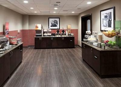 هامپتون این اند سویتز نرد فنیکس/هاپی والی