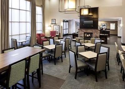 هامپتون این اند سویتز نرد فنیکس/هاپی والی