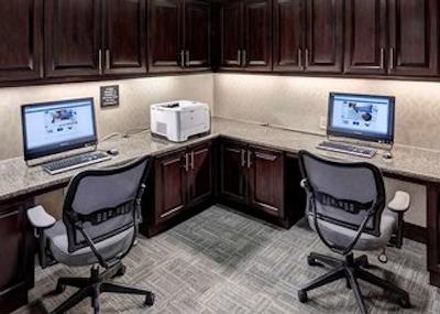 هامپتون این اند سویتز نرد فنیکس/هاپی والی