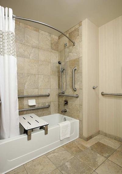 هامپتون این اند سویتز نرد فنیکس/هاپی والی