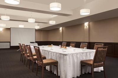 فور پوینتز بای شراتون کاملوپز