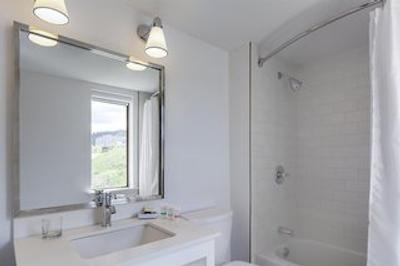 فور پوینتز بای شراتون کاملوپز