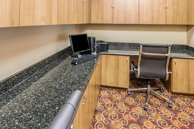 کوالیتی این اند سویتز ای-35 / والنوت هیل