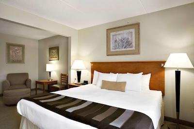 وینگات بای ویندهام لویسویل ایست