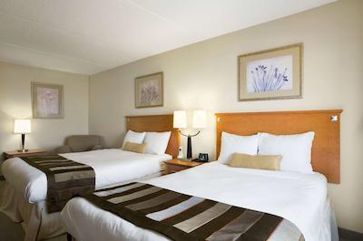 وینگات بای ویندهام لویسویل ایست