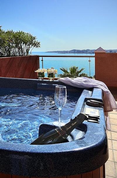 هلید ورلد پلینسیا هتل