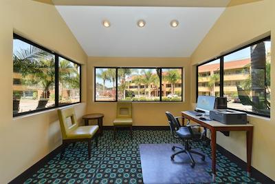 متل 6 سان دیگو میسشن والی ایست