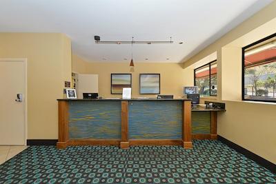 متل 6 سان دیگو میسشن والی ایست