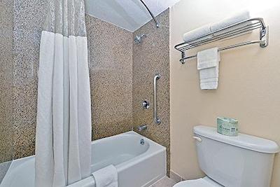 متل 6 سان دیگو میسشن والی ایست