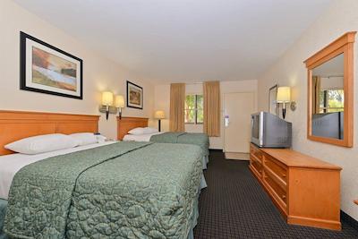 متل 6 سان دیگو میسشن والی ایست