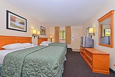 متل 6 سان دیگو میسشن والی ایست