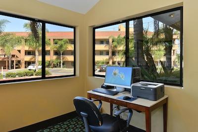 متل 6 سان دیگو میسشن والی ایست