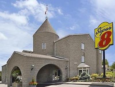 سوپر 8 نرد ب