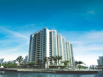 رزیدنس آن ریورز اج