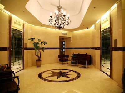 رزیدنس آن ریورز اج