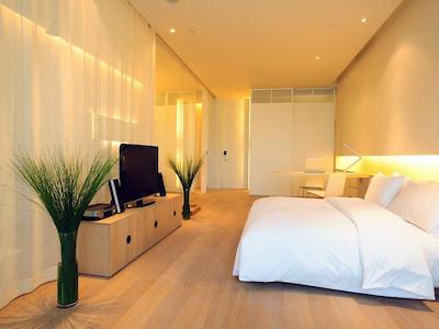 د آپزیت هاوس