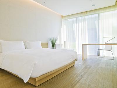 د آپزیت هاوس