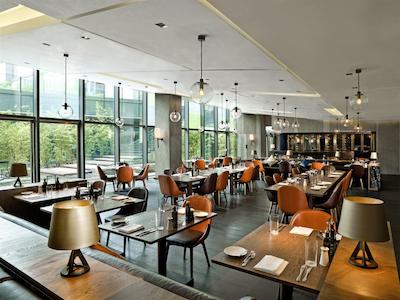 د آپزیت هاوس