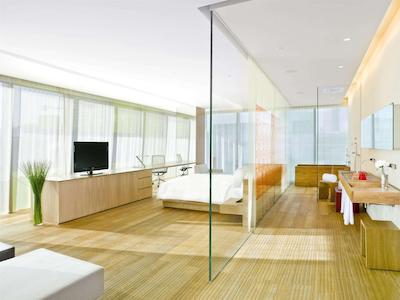 د آپزیت هاوس