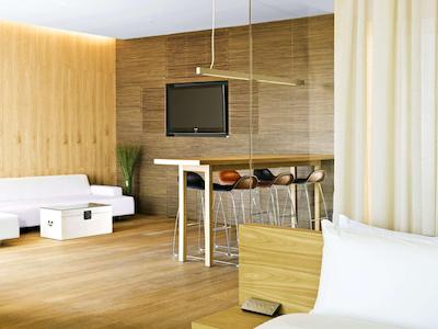 د آپزیت هاوس