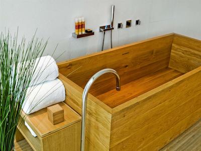 د آپزیت هاوس