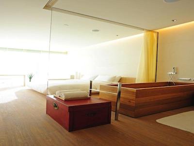 د آپزیت هاوس