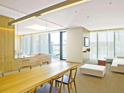 د آپزیت هاوس