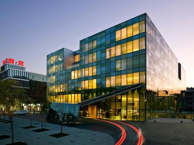 د آپزیت هاوس