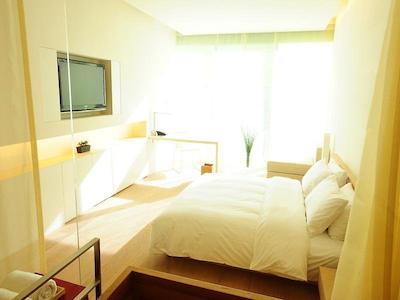 د آپزیت هاوس