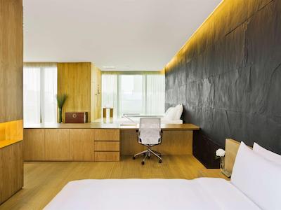 د آپزیت هاوس