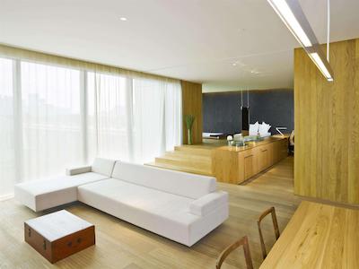 د آپزیت هاوس