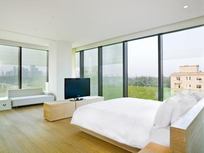 د آپزیت هاوس