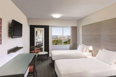 ادینا اپارتمنت هتل داروین واترفرنت